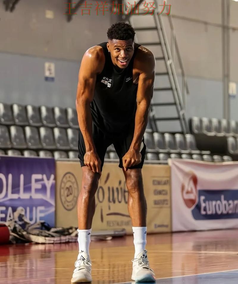 字母哥关键助攻改写比赛走势 战术调整效果逐渐显现